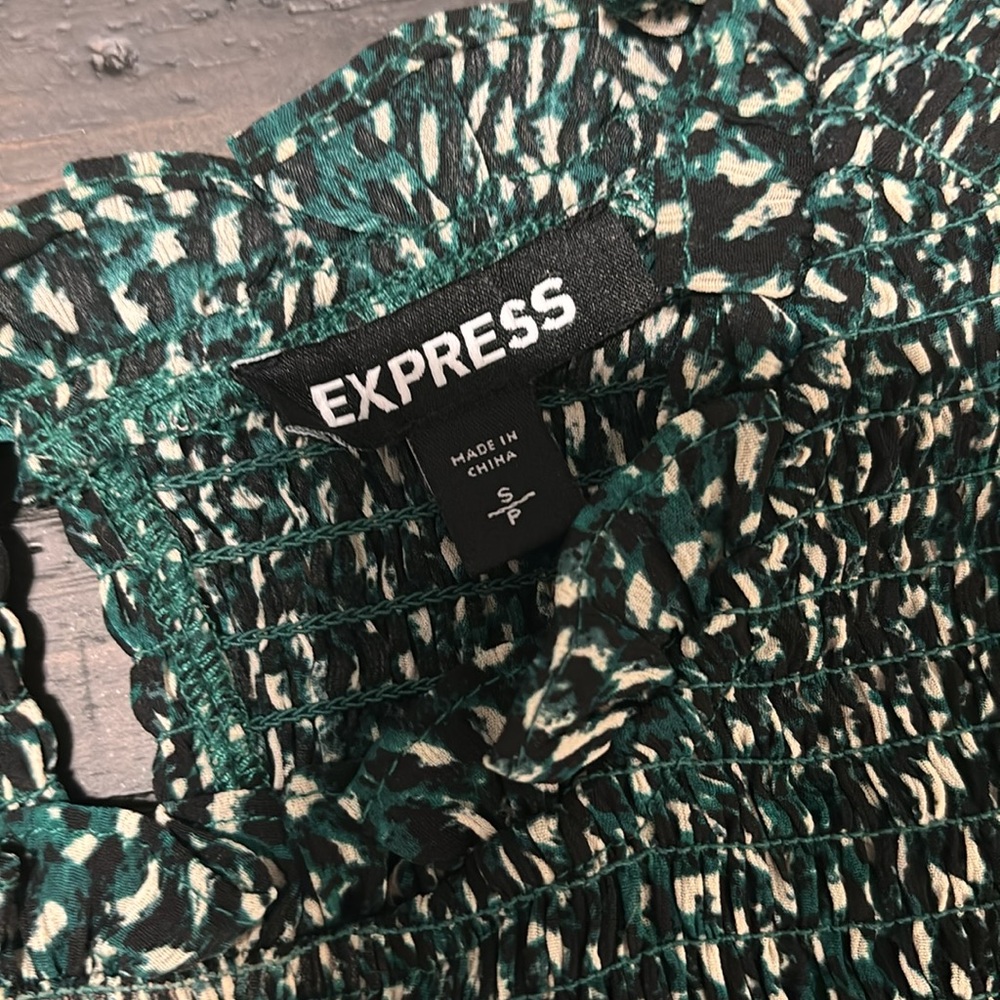 Express size small. - Picture 2 of 3